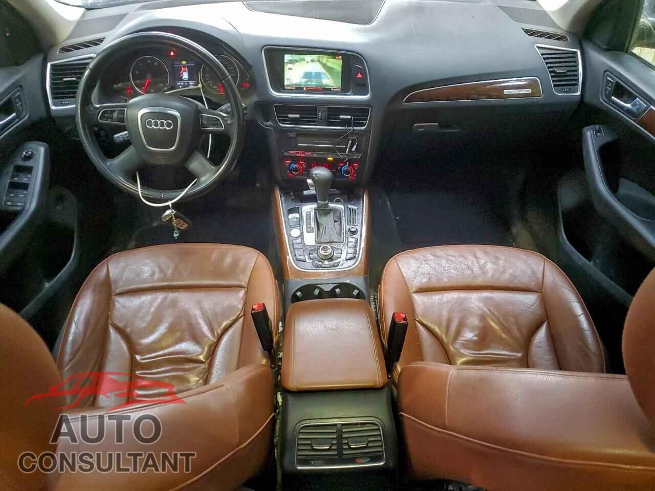 AUDI Q5 2010 - WA1LKCFP1AA087328