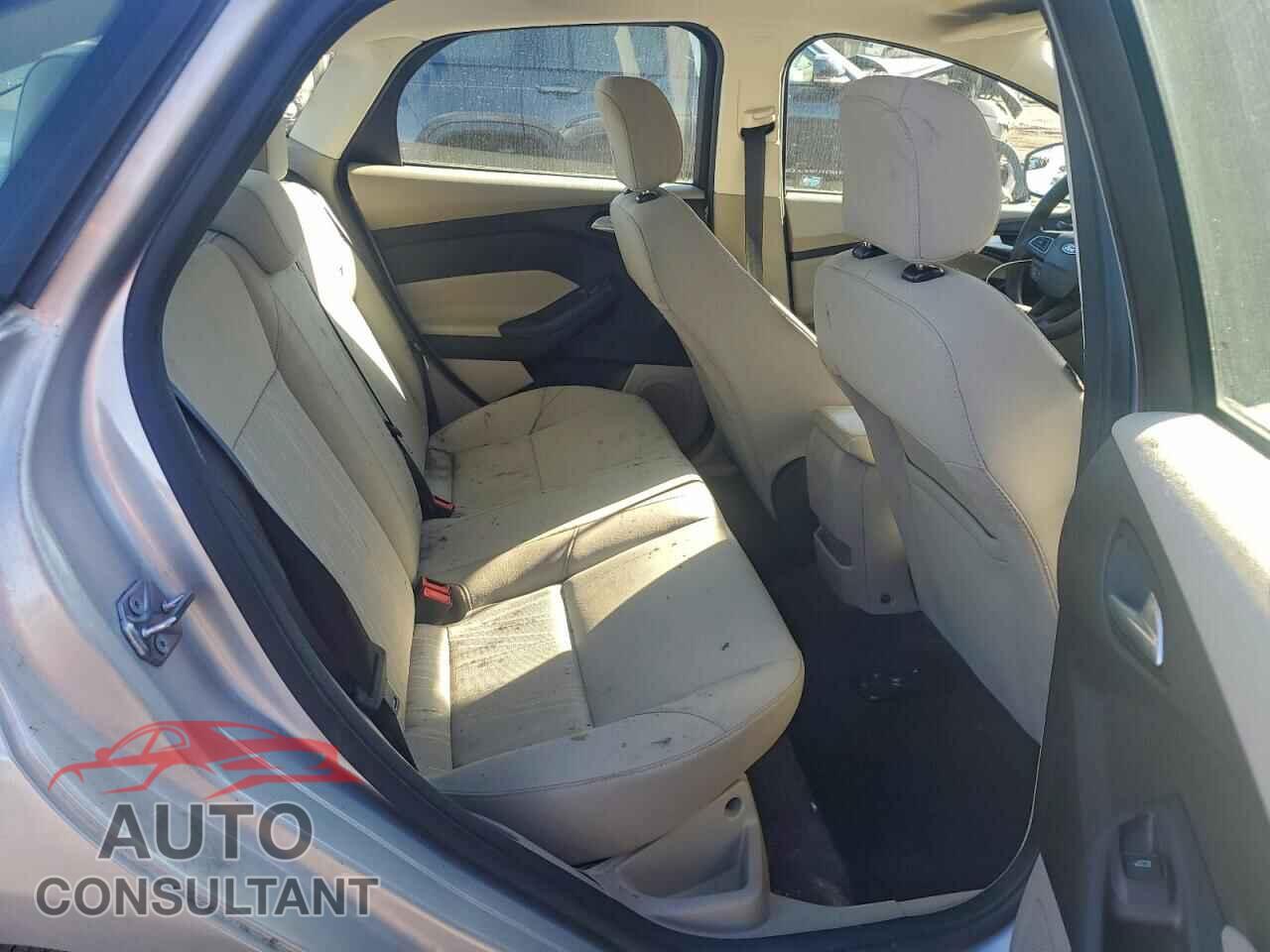 FORD FOCUS 2017 - 1FADP3F26HL227930