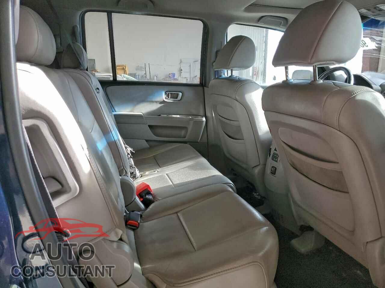 HONDA PILOT 2011 - 5FNYF4H58BB030716