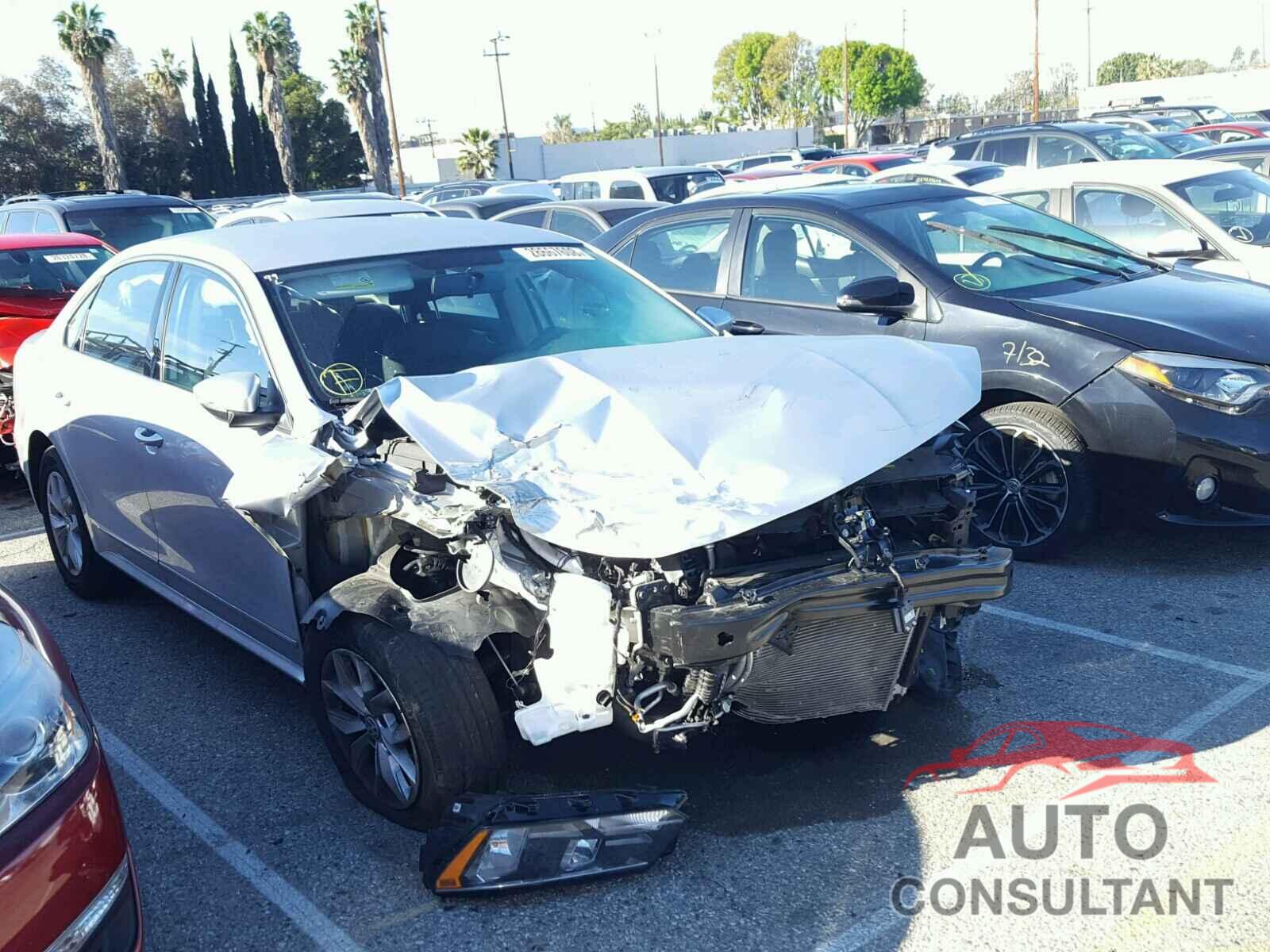 VOLKSWAGEN PASSAT 2017 - 1VWAT7A38HC008576