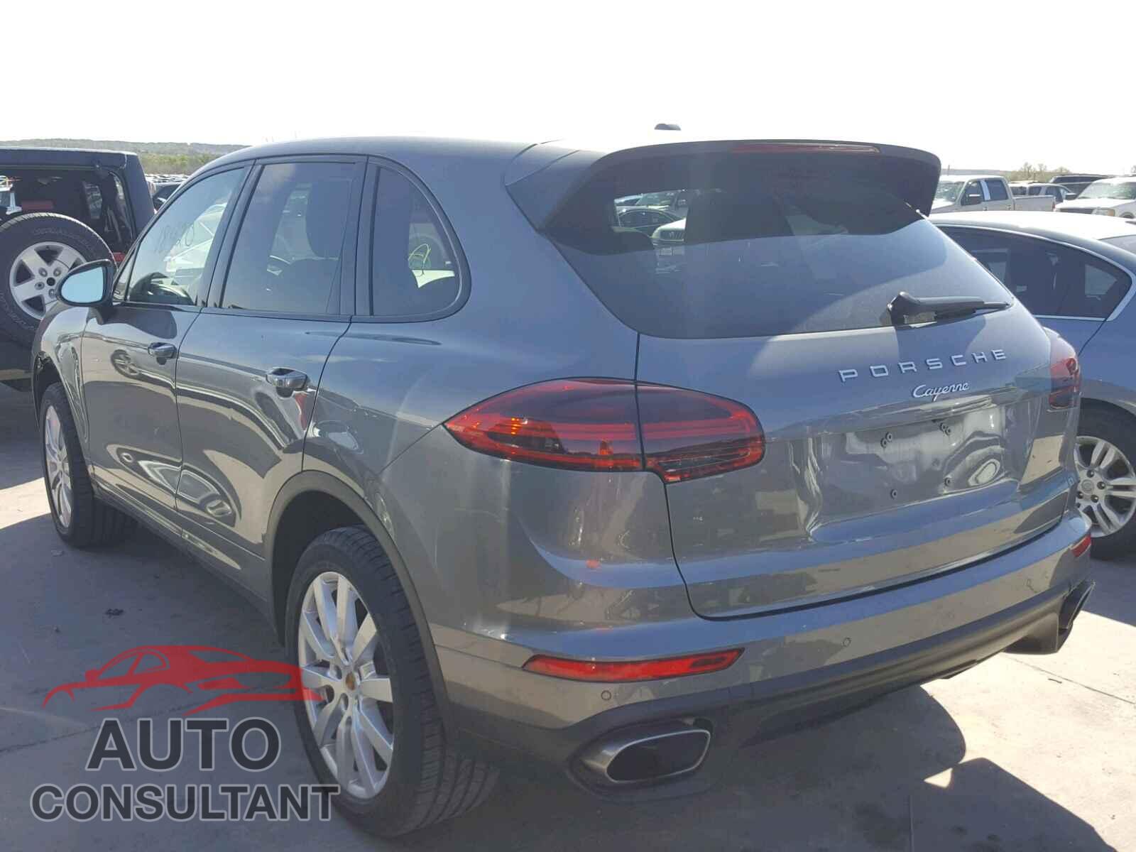 PORSCHE CAYENNE 2016 - WP1AA2A23GKA36937