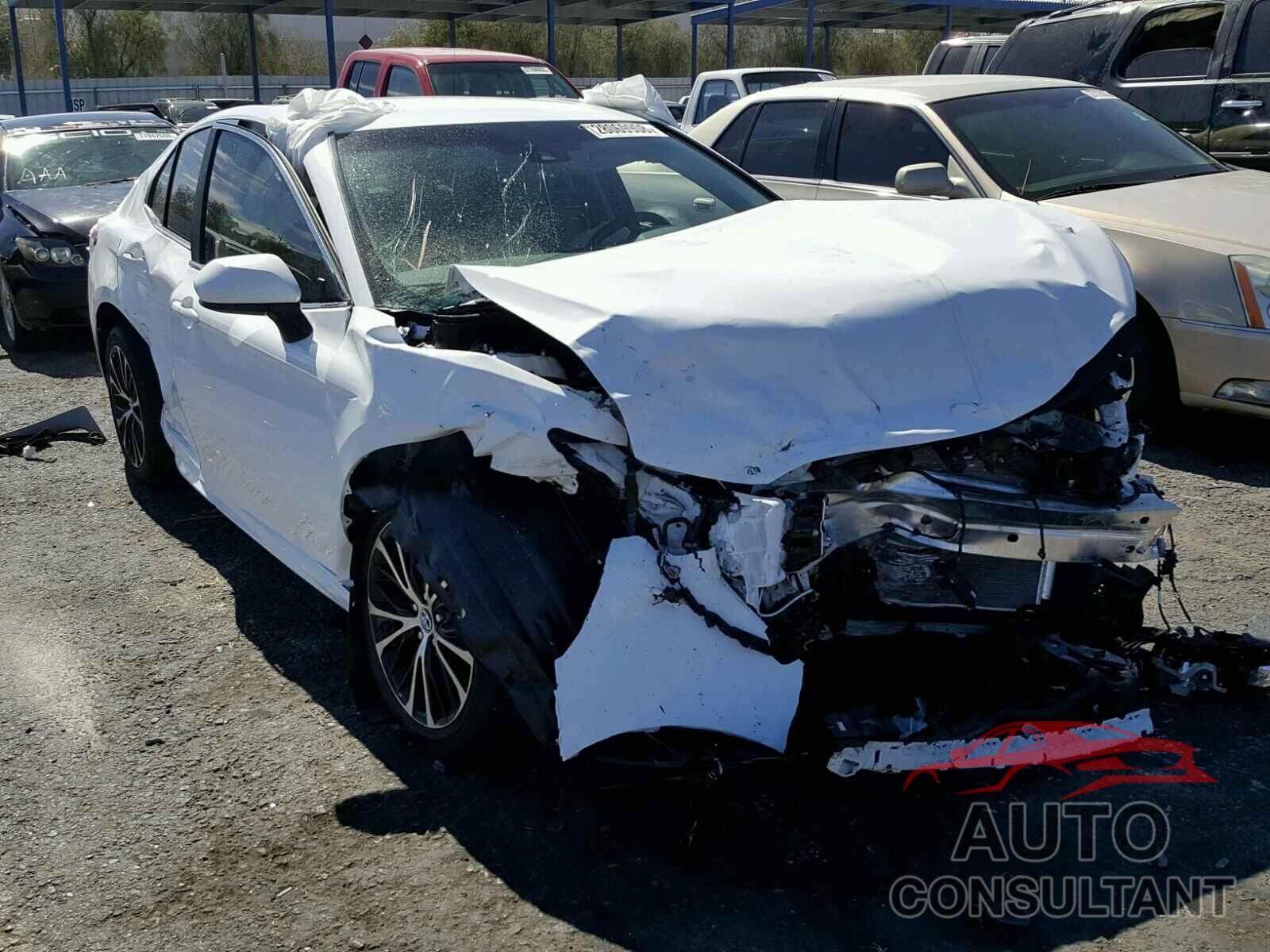 TOYOTA CAMRY 2018 - 4T1B11HK0JU554405