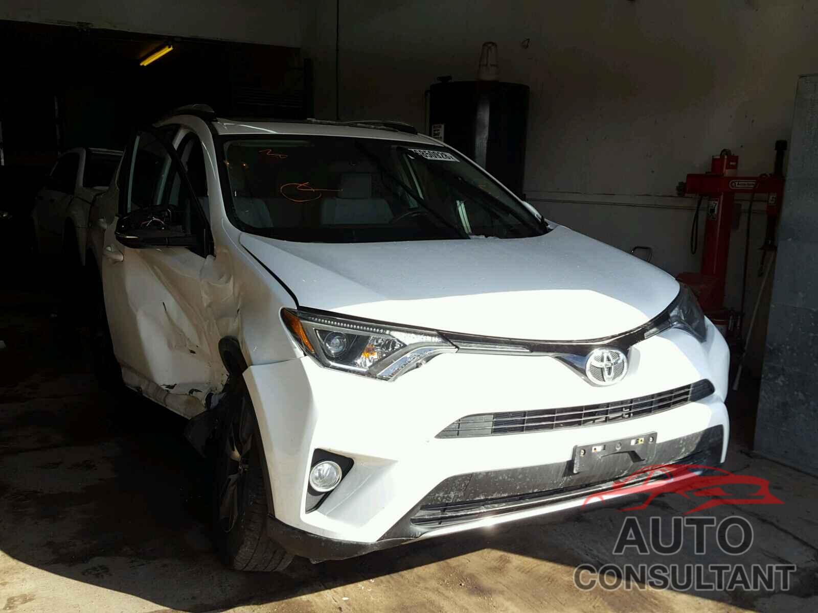 TOYOTA RAV4 2016 - JTMRFREV9GD181603