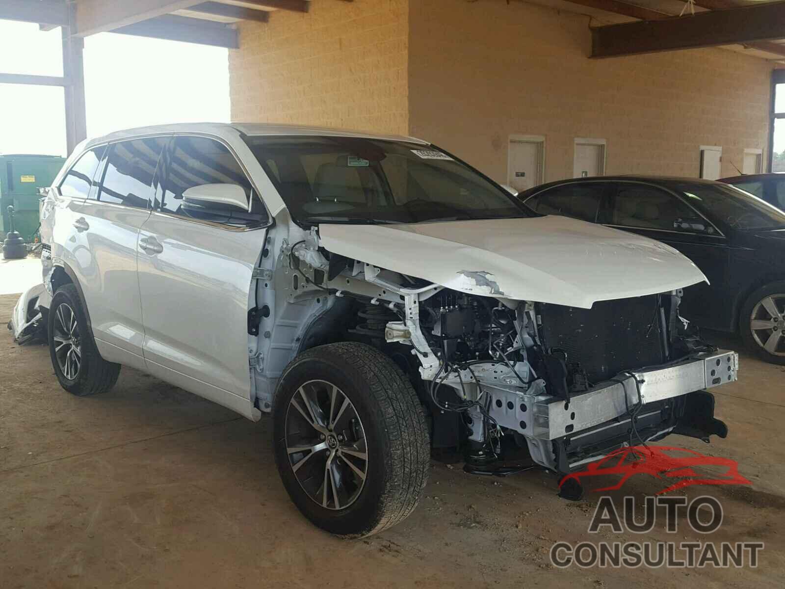 TOYOTA HIGHLANDER 2017 - 5TDZARFH7HS030613