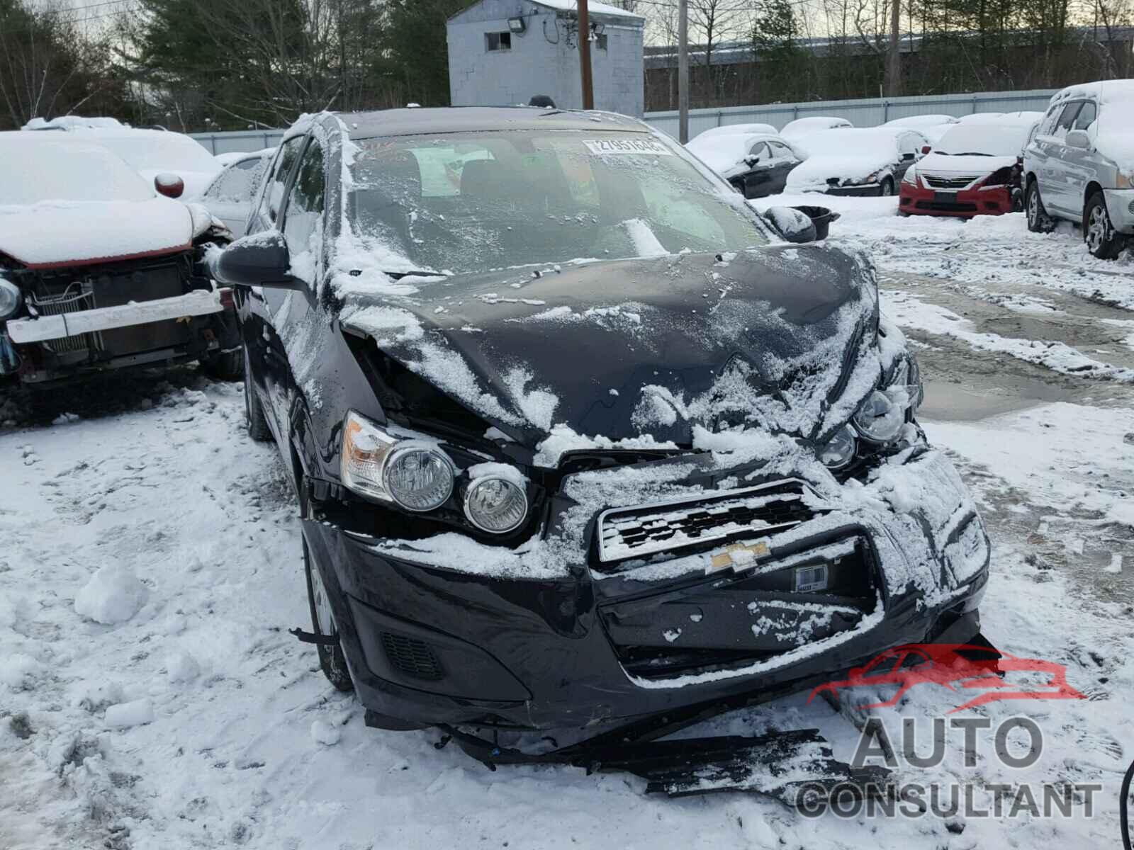 CHEVROLET SONIC 2015 - 1G1JC6SH2F4205508