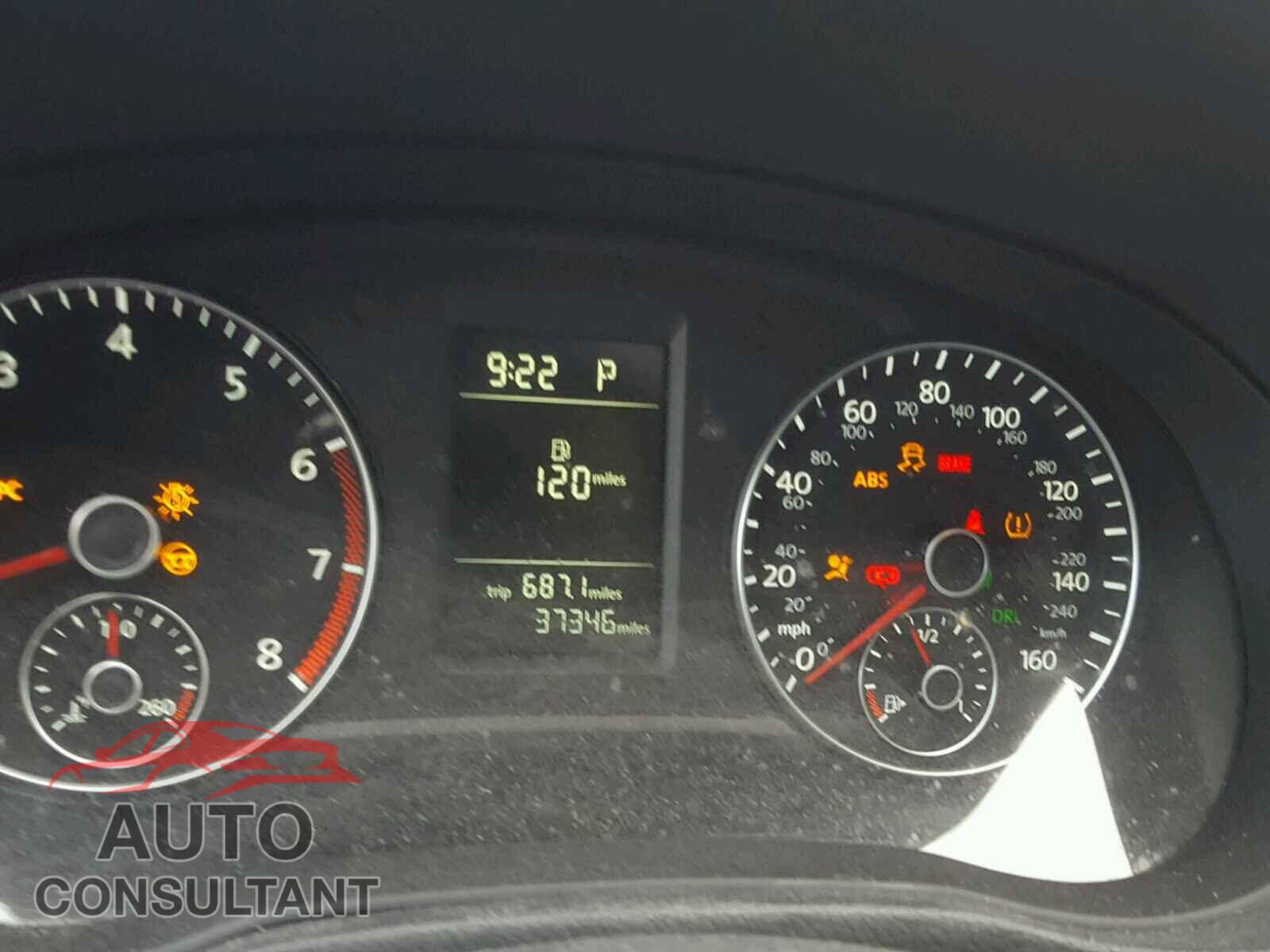 VOLKSWAGEN PASSAT 2015 - 1VWAT7A39FC123409