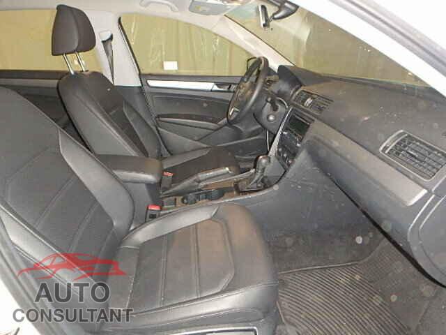 VOLKSWAGEN PASSAT 2015 - 1VWAT7A38FC063428