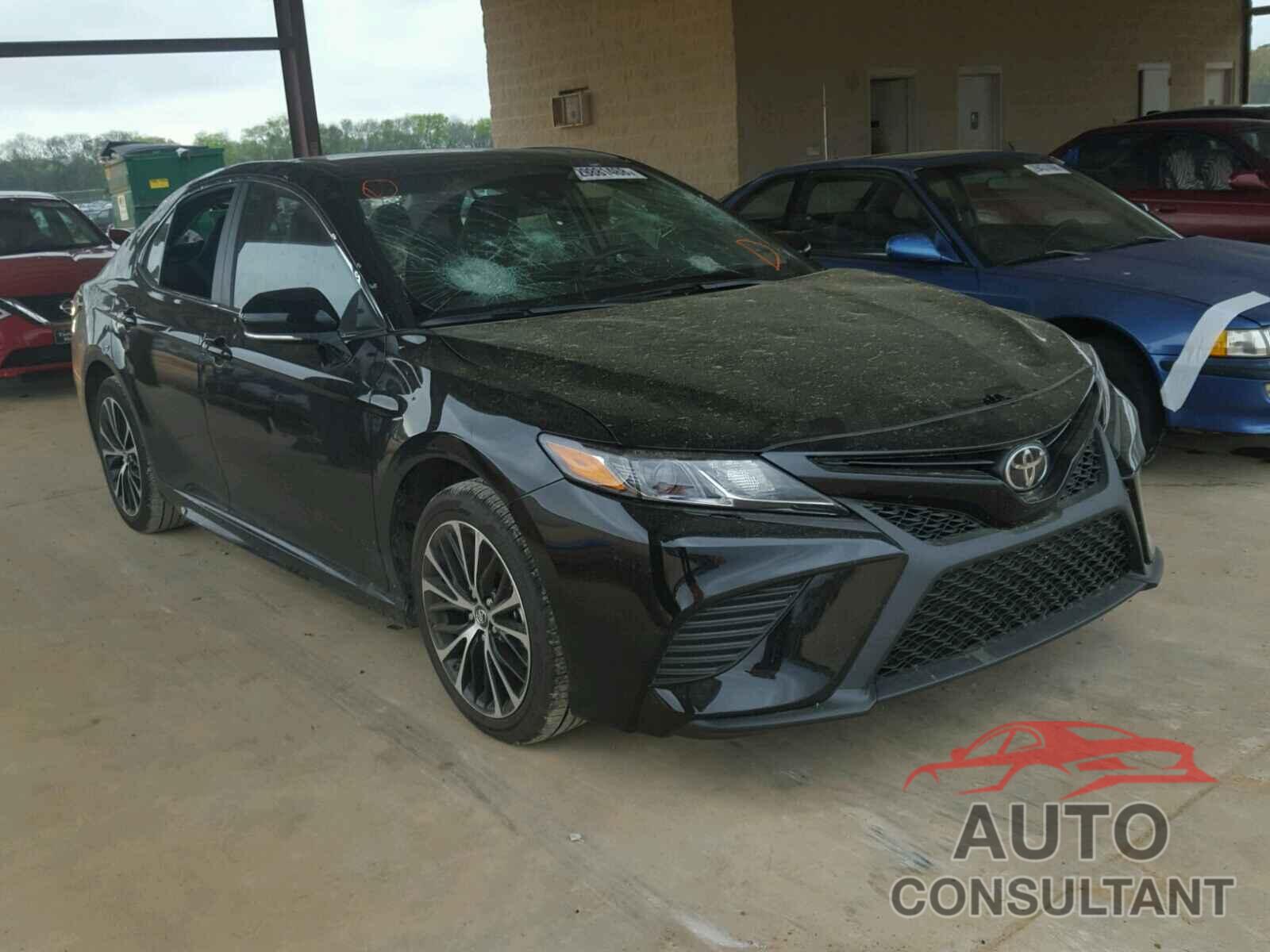 TOYOTA CAMRY 2018 - 4T1B11HK2JU050308