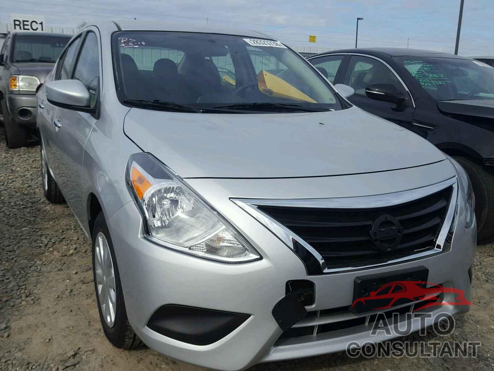 NISSAN VERSA 2018 - 3N1CN7AP8JL845012