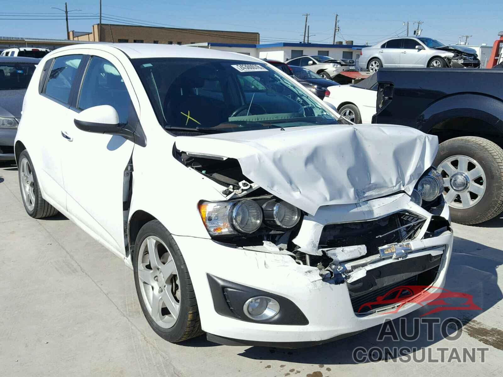 CHEVROLET SONIC 2015 - 1G1JE6SB2F4101798