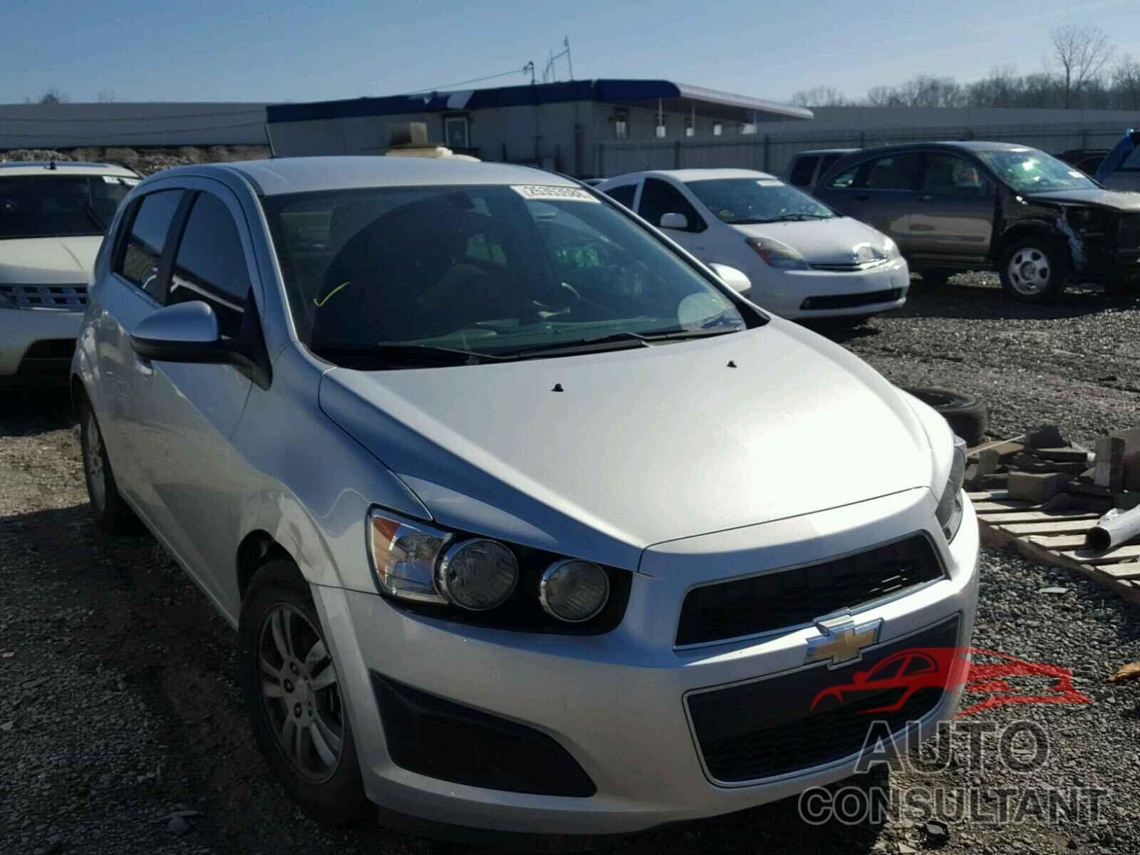 CHEVROLET SONIC 2015 - 1G1JC6SH8F4133911