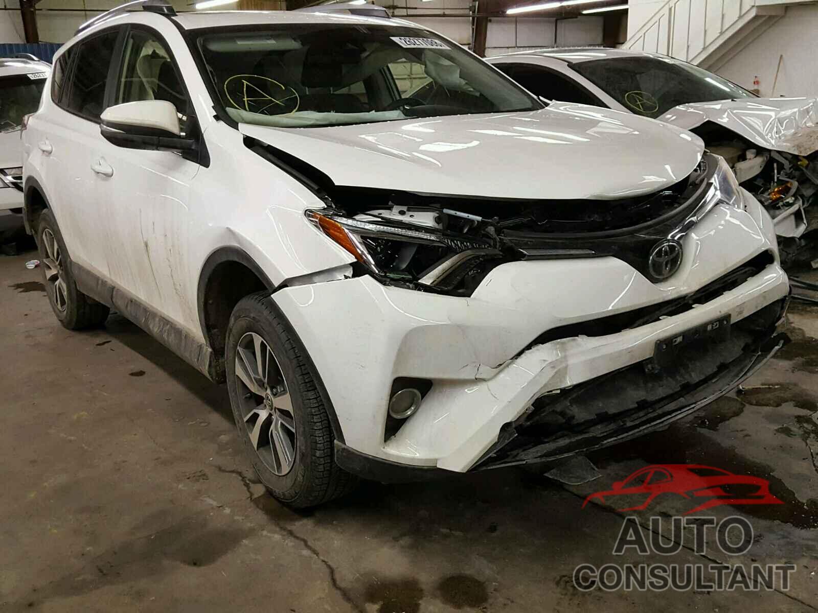 TOYOTA RAV4 2017 - JTMRFREV3HJ127684