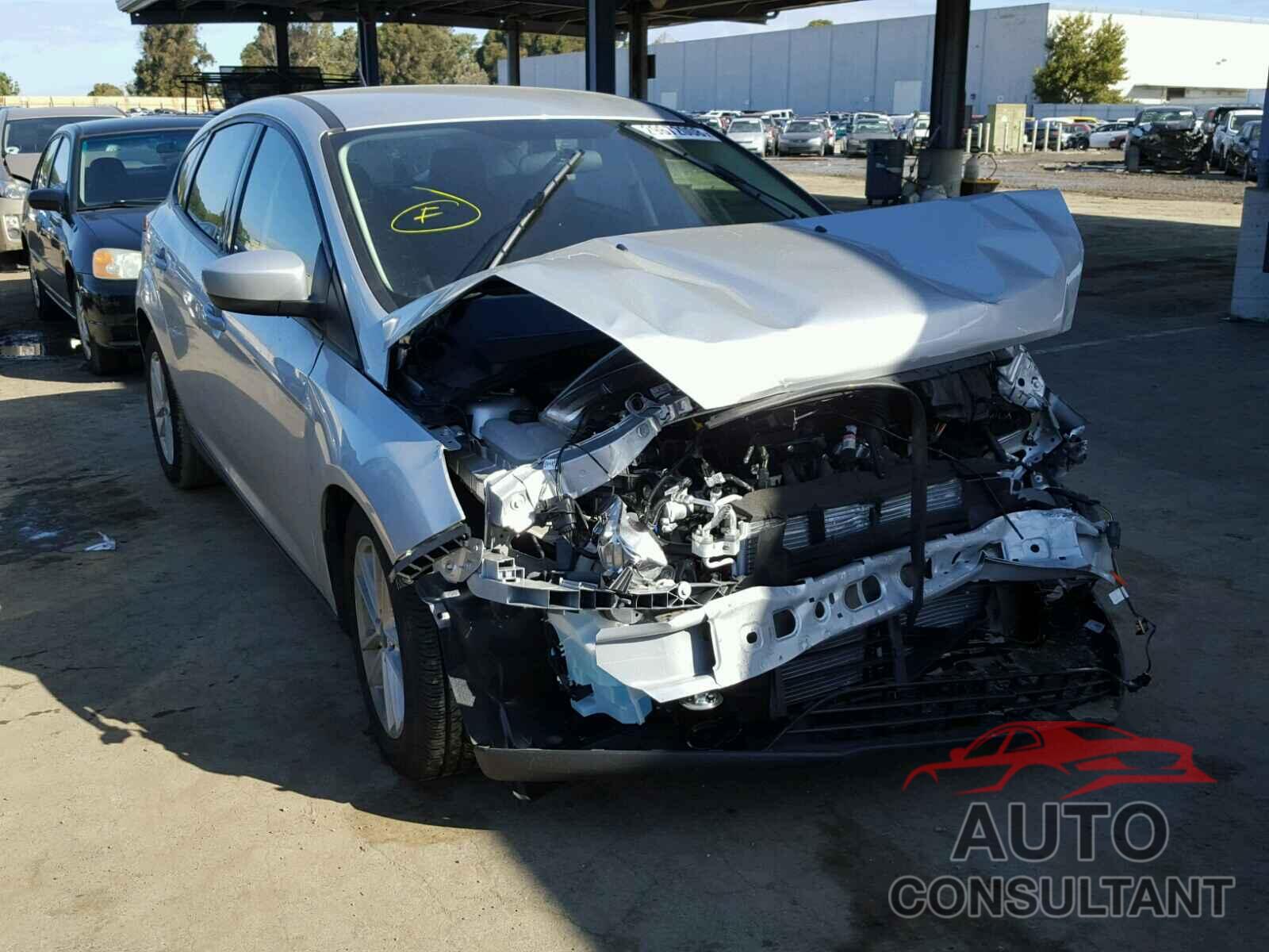 FORD FOCUS 2018 - 1FADP3K2XJL241356