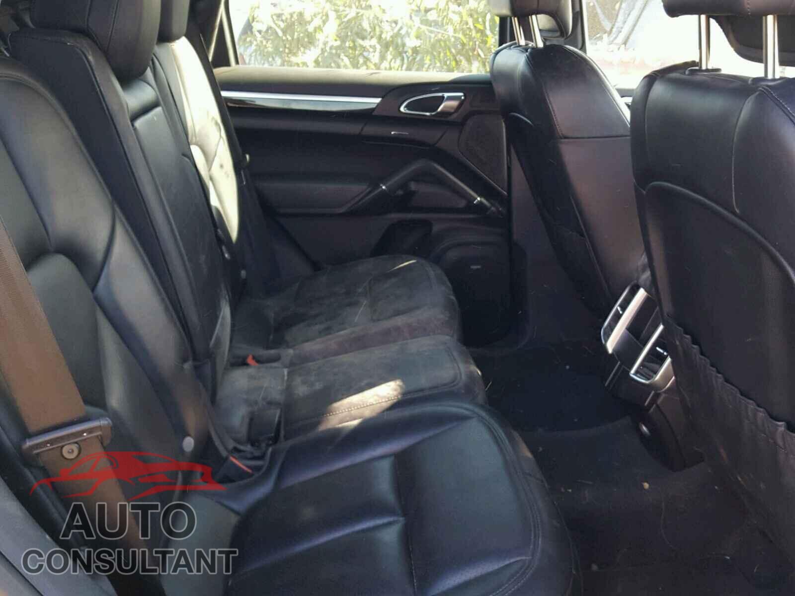 PORSCHE CAYENNE 2016 - WP1AA2A21GLA09374