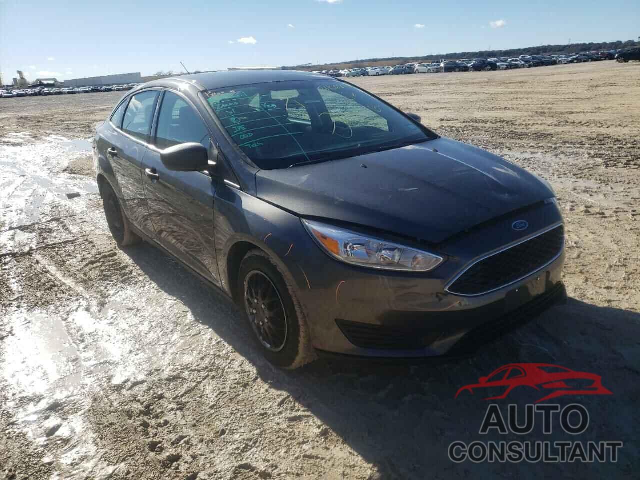 FORD FOCUS 2018 - 1FADP3E23JL302607