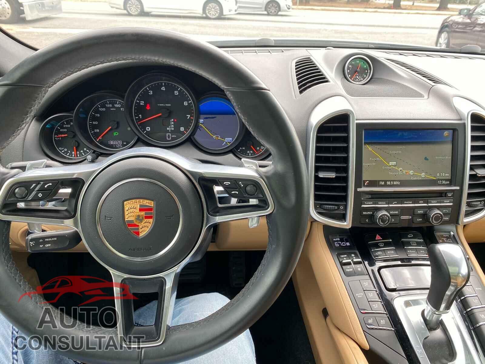PORSCHE CAYENNE 2016 - WP1AA2A24GLA08686