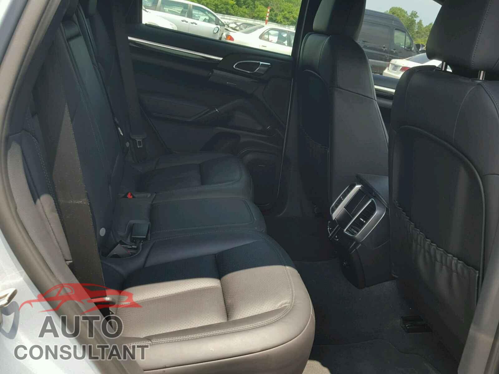 PORSCHE CAYENNE 2016 - WP1AA2A20GKA08741