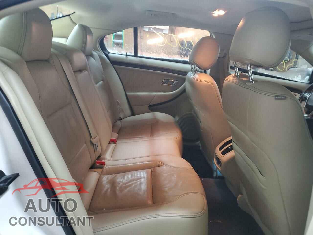 FORD TAURUS 2018 - 1FAHP2F82JG130240