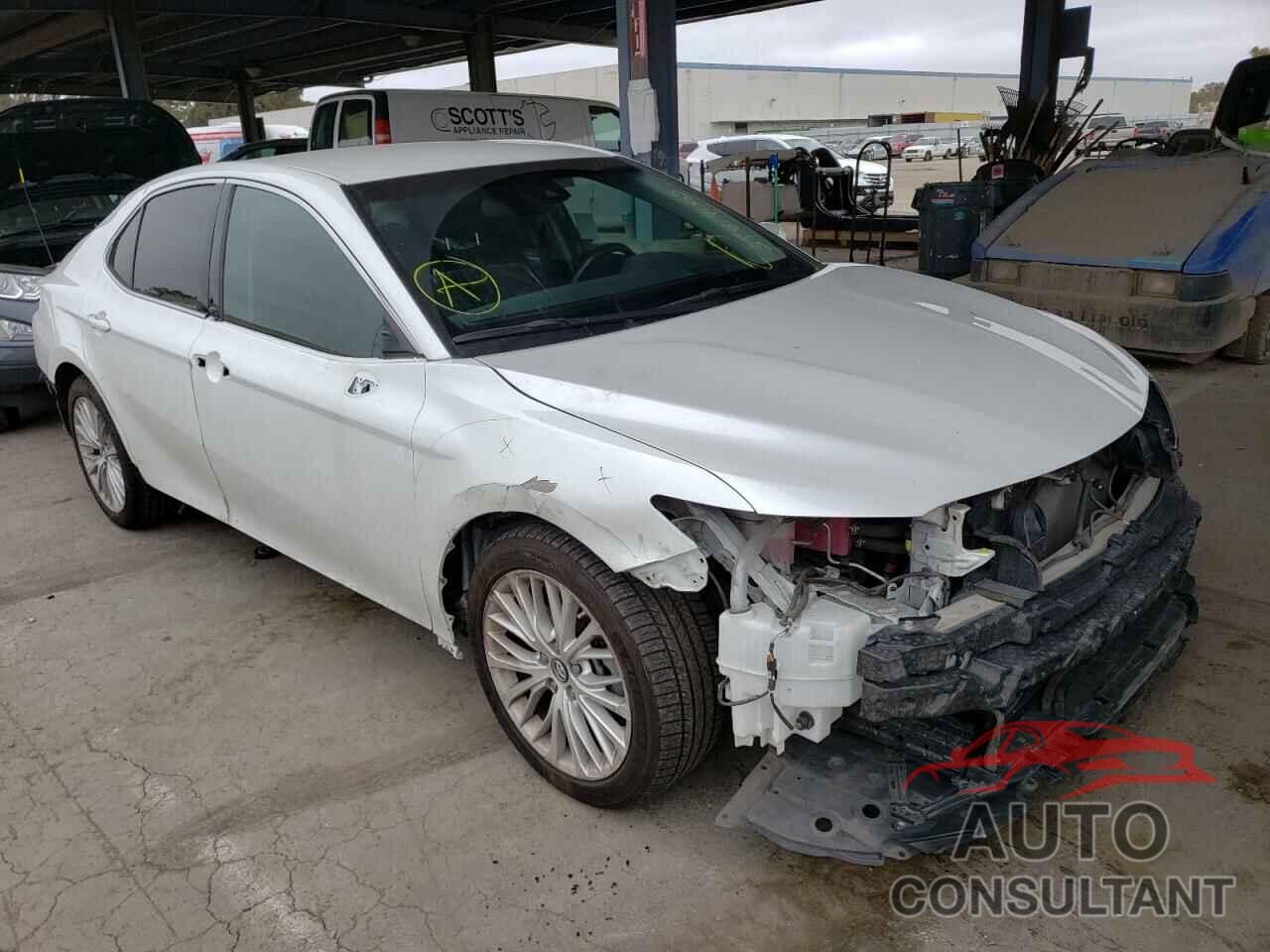 TOYOTA CAMRY 2018 - 4T1B21HK1JU003476
