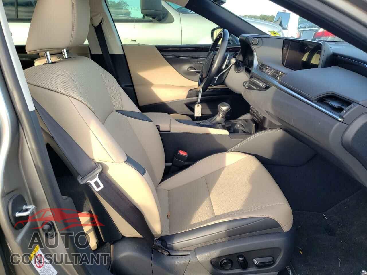 LEXUS ES300 2019 - JTHB21B13K2004807