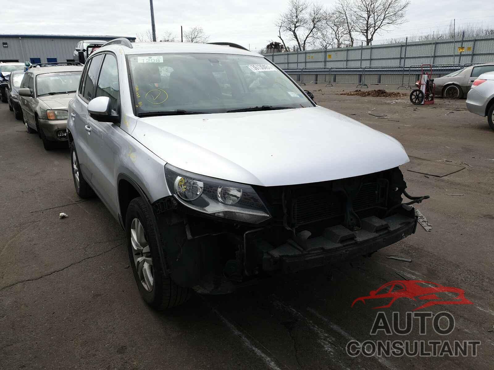VOLKSWAGEN TIGUAN 2016 - WVGBV7AX0GW586619