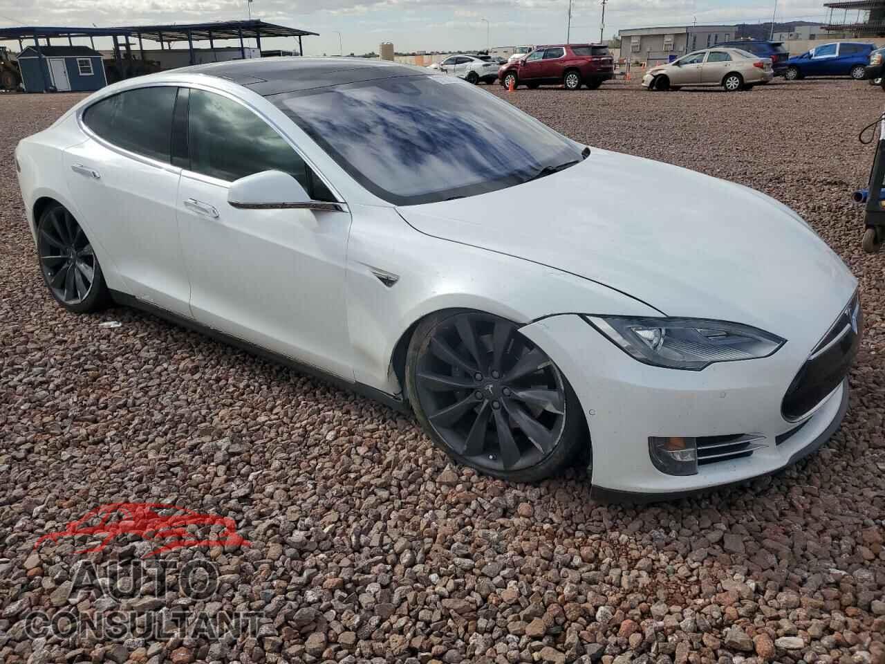 TESLA MODEL S 2015 - 5YJSA1H16FF084098