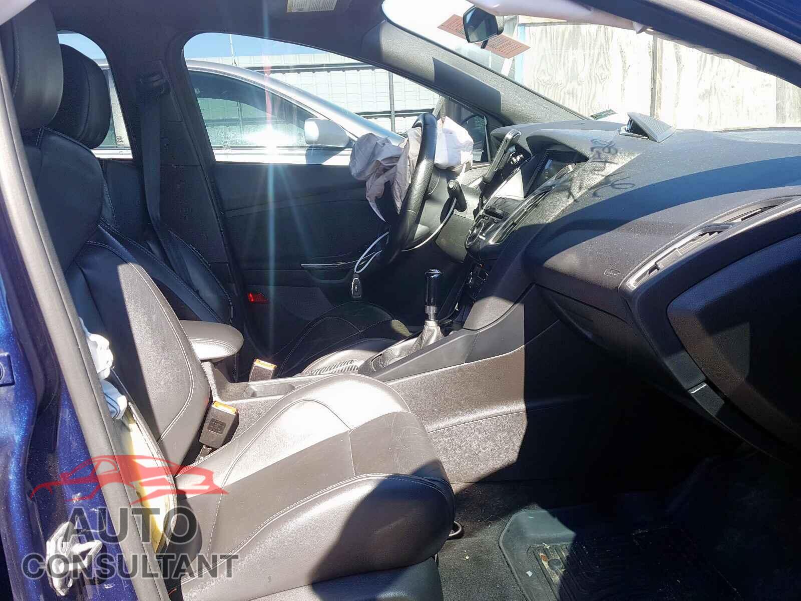 FORD FOCUS 2017 - 1FADP3L9XHL208718
