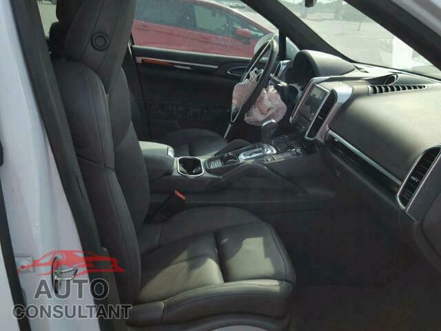 PORSCHE CAYENNE 2017 - WP1AA2A24HKA88255