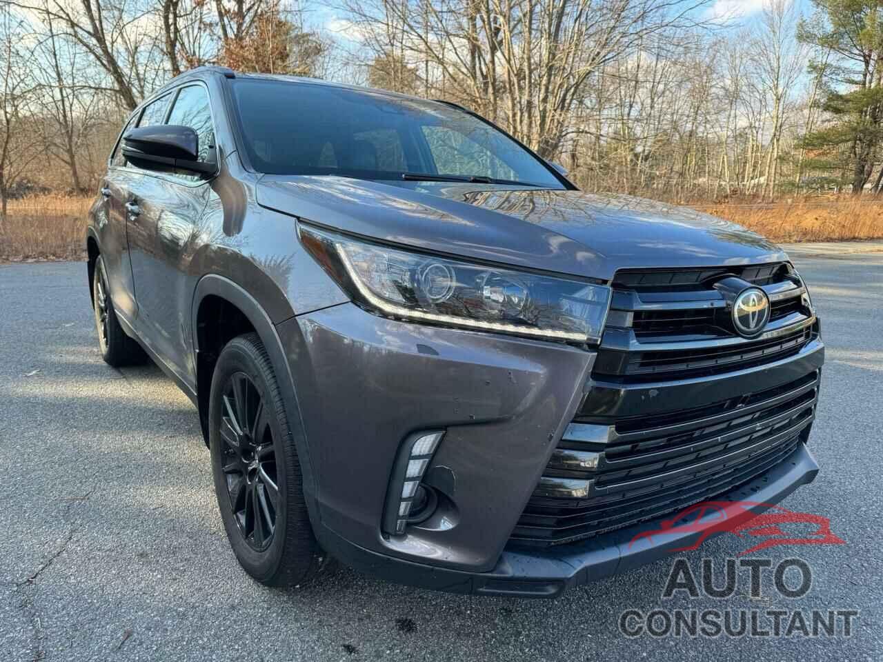 TOYOTA HIGHLANDER 2019 - 5TDJZRFH7KS702196