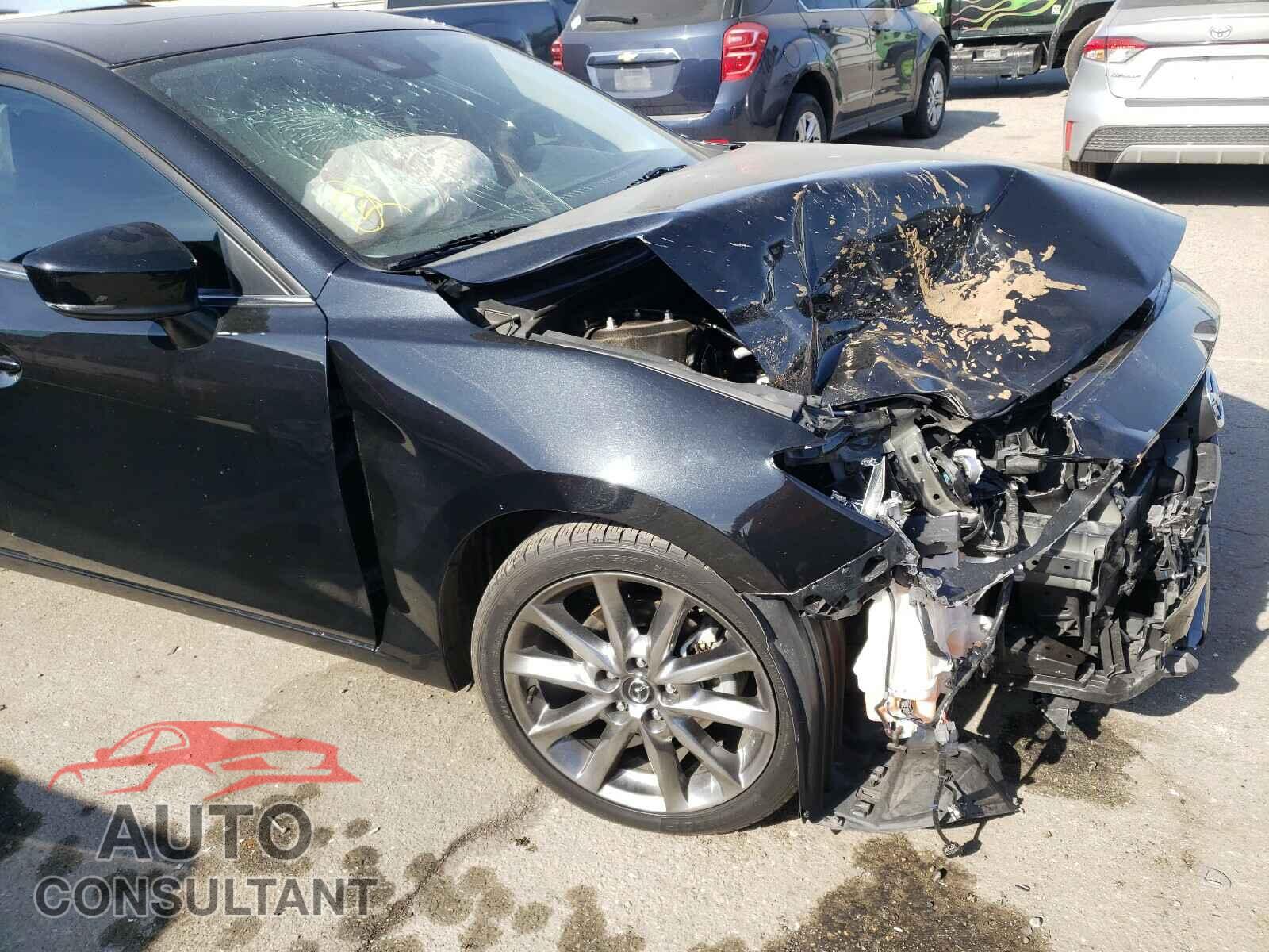 MAZDA 3 2018 - 3MZBN1V32JM211988