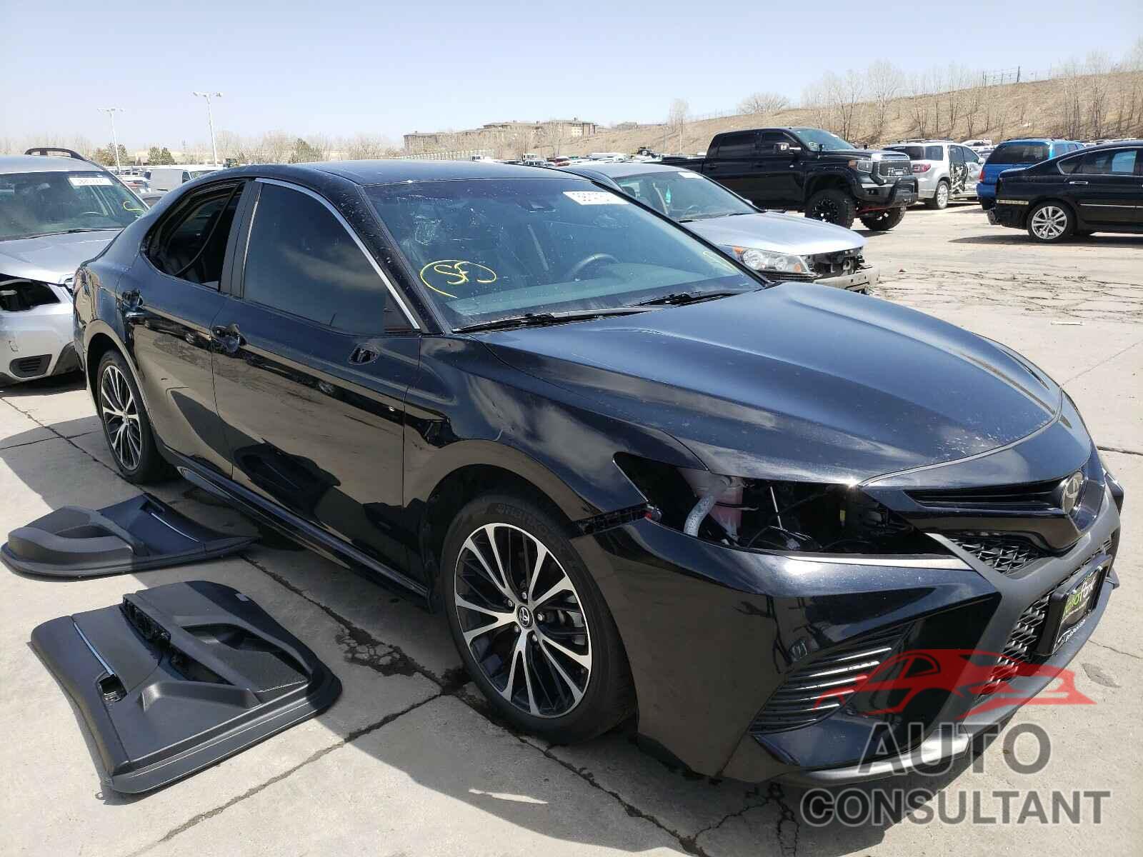 TOYOTA CAMRY 2018 - 4T1B11HK7JU626071