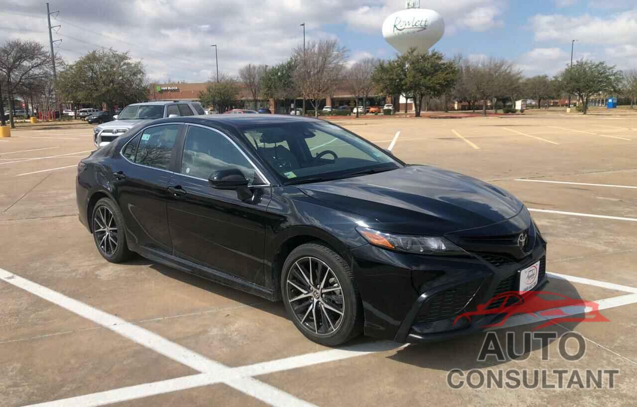 TOYOTA CAMRY 2021 - 4T1G11AK6MU570841