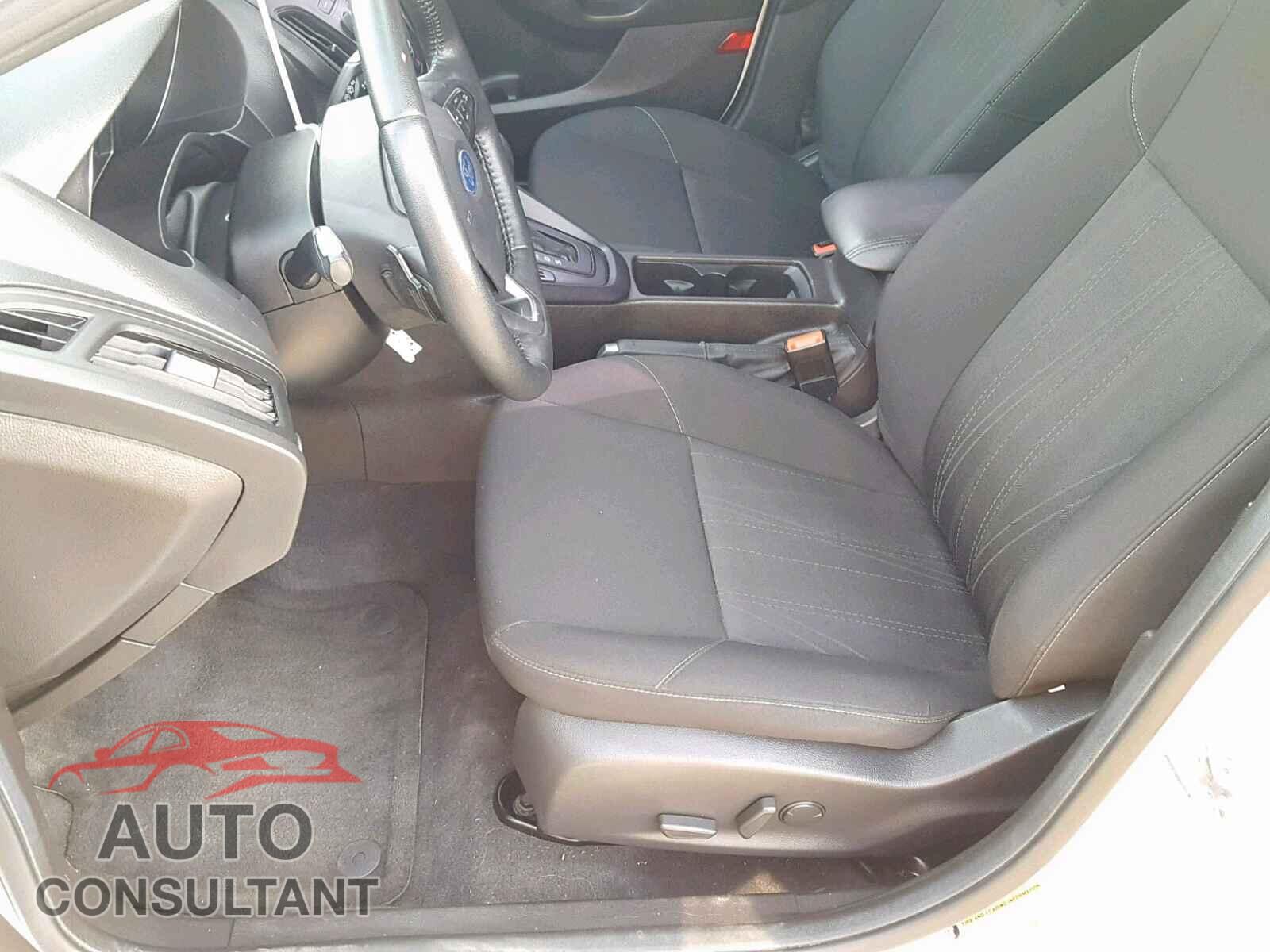 FORD FOCUS SE 2016 - WP1AA2A2XGLA08806