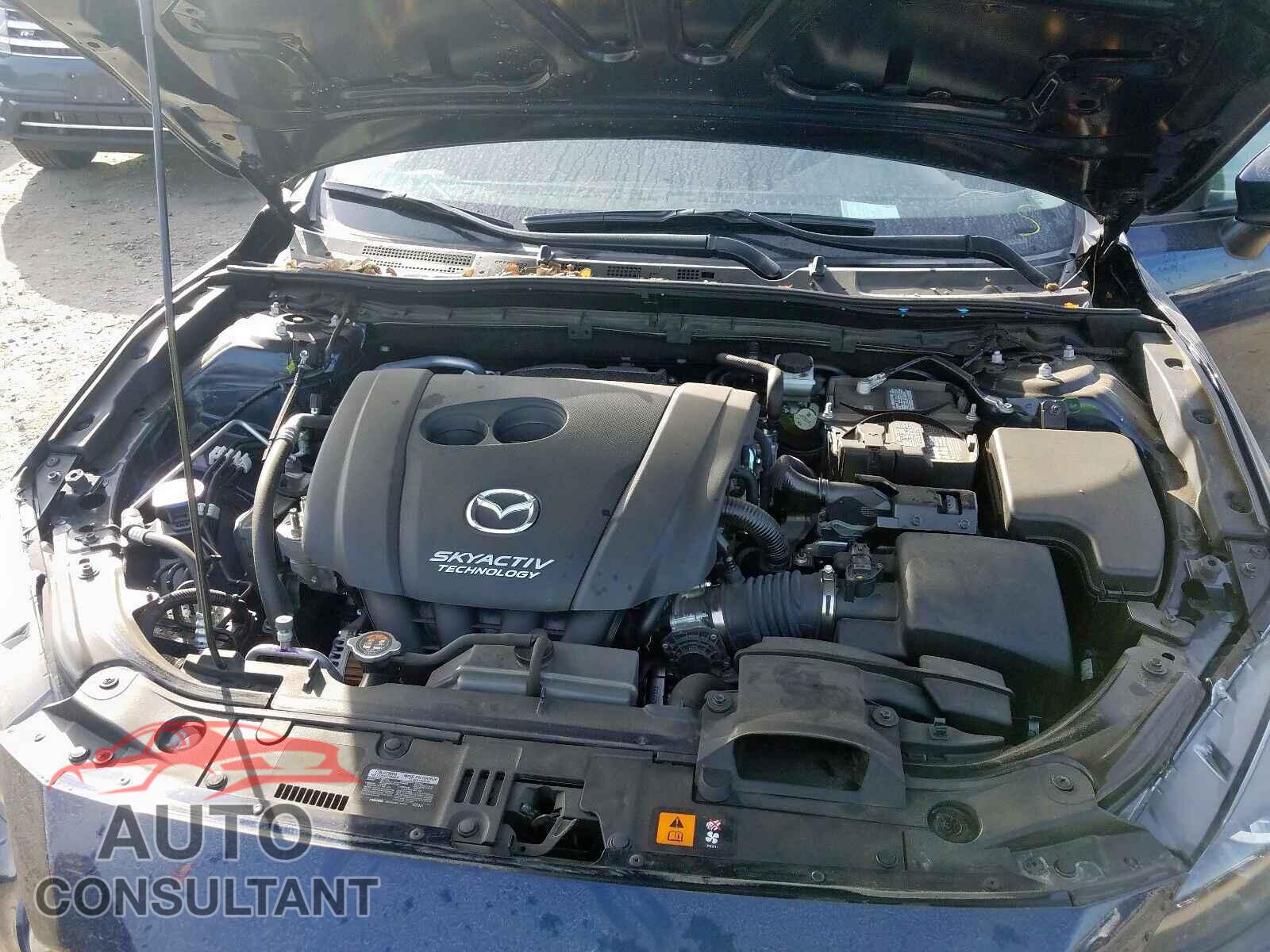 MAZDA 3 2018 - 1V2FR2CA6MC536776
