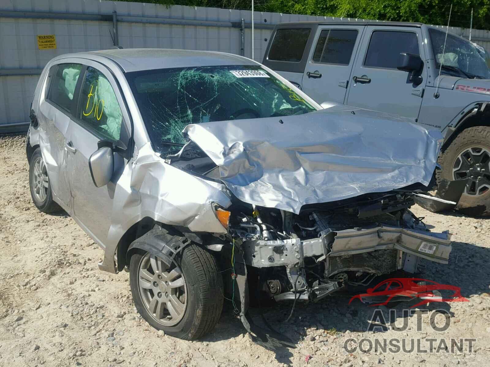 CHEVROLET SONIC 2015 - 1G1JC6SH4F4120444