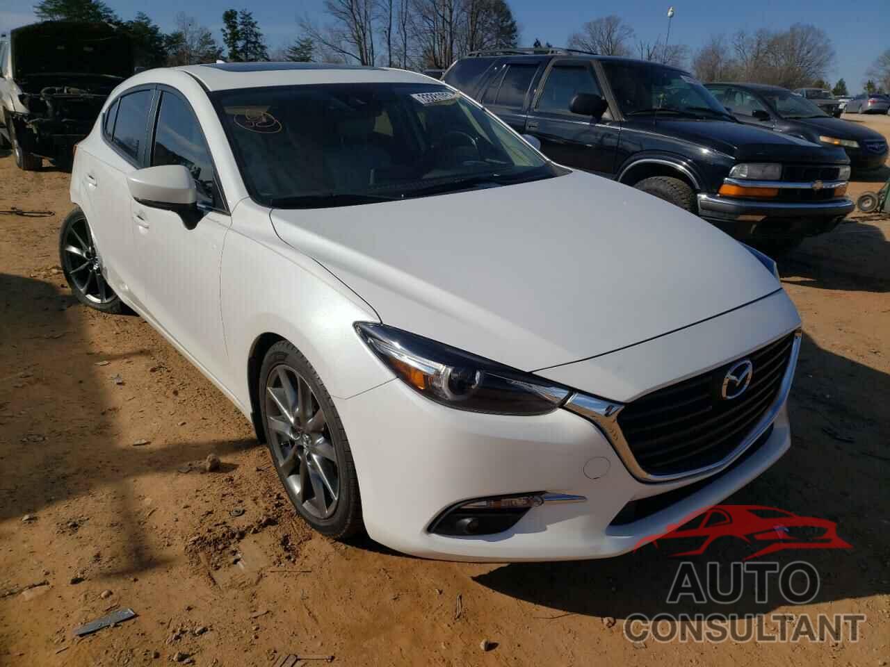 MAZDA 3 2018 - 3MZBN1M33JM208292