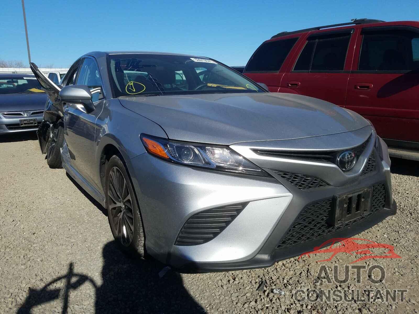 TOYOTA CAMRY 2018 - 4T1B11HK1JU632609