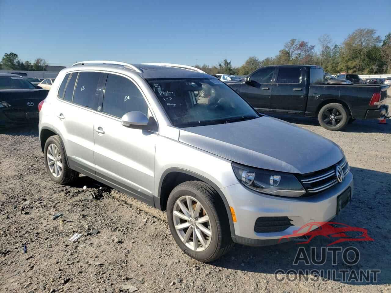 VOLKSWAGEN TIGUAN 2017 - WVGSV7AX1HW503250