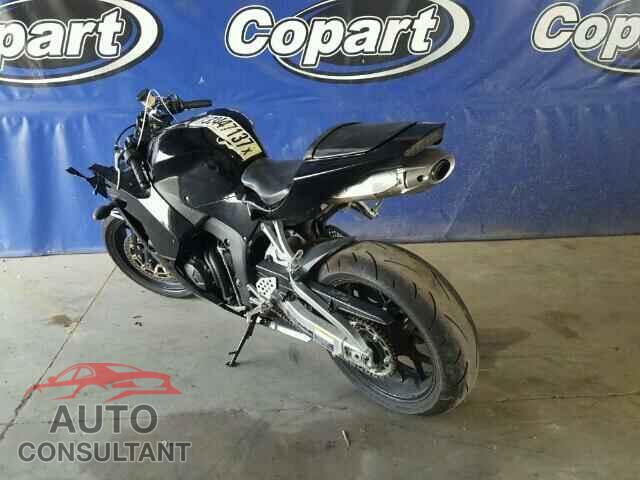 HONDA CBR CYCLE 2015 - JH2PC4002FK801305