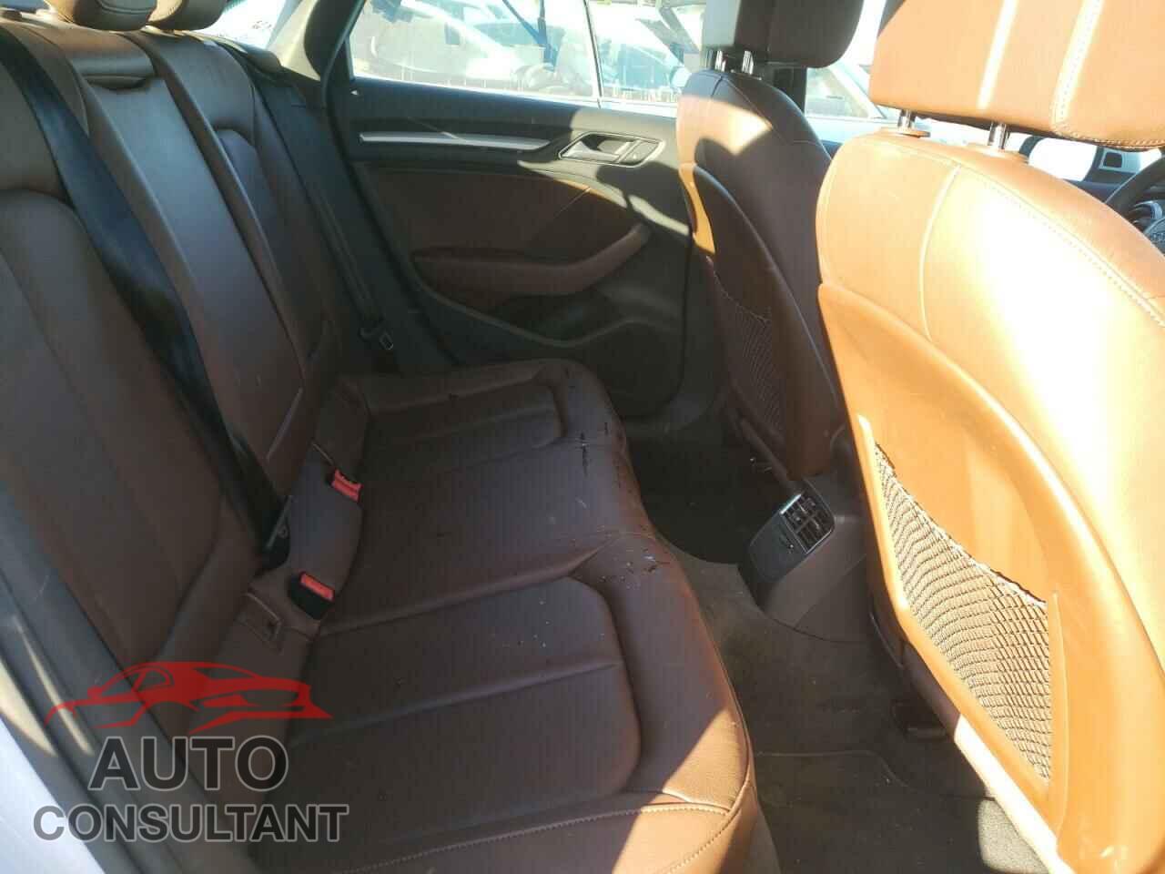 AUDI A3 2019 - WAUBEGFF7KA106387
