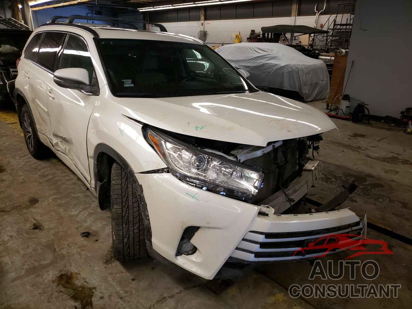 TOYOTA HIGHLANDER 2018 - 5TDJZRFH0JS858787