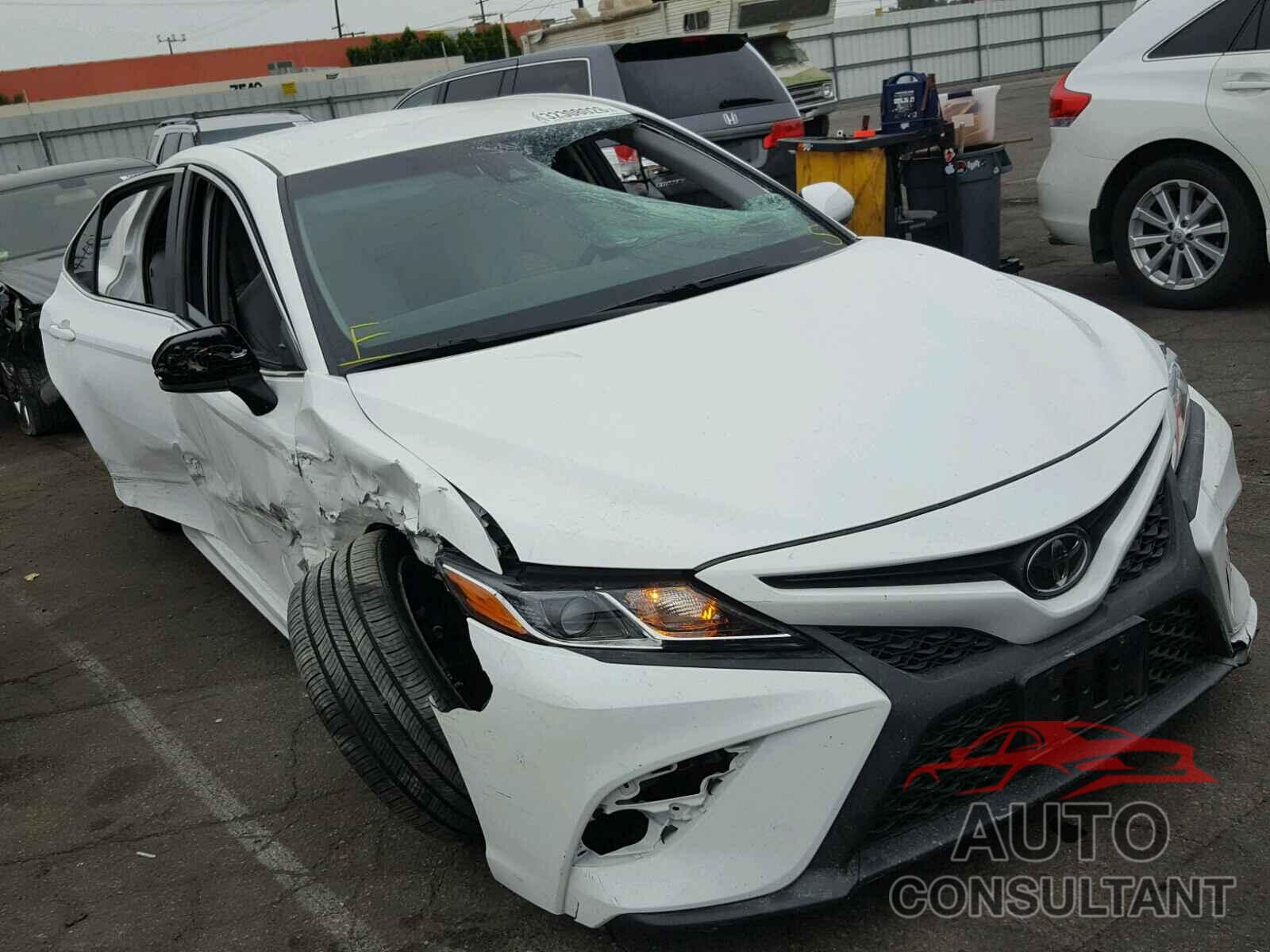 TOYOTA CAMRY 2018 - 4T1B11HKXJU016942