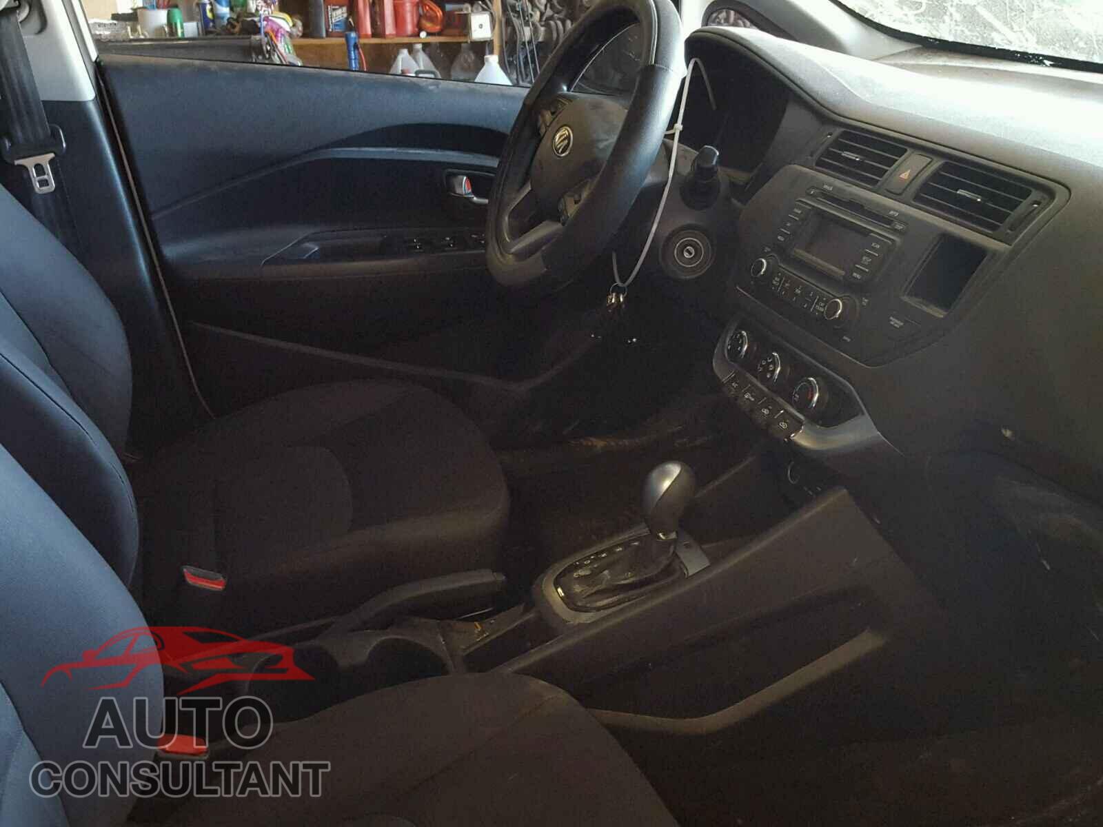 KIA RIO 2015 - KNADM5A35F6501254