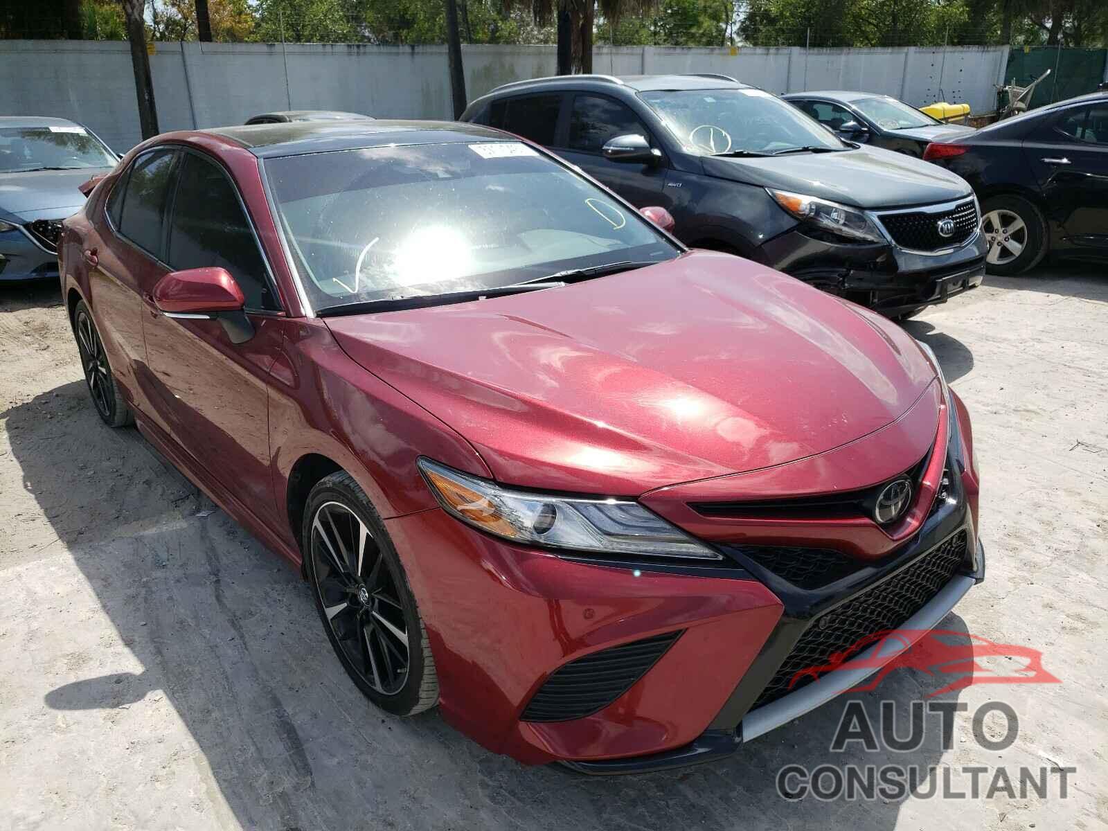 TOYOTA CAMRY 2018 - 4T1B61HK8JU563595