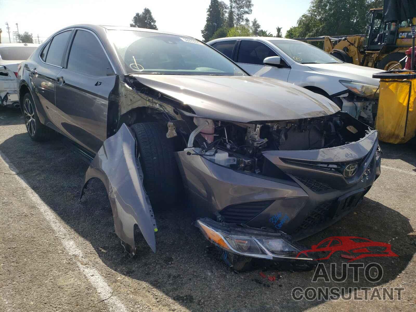 TOYOTA CAMRY 2018 - 4T1B11HK1JU061994
