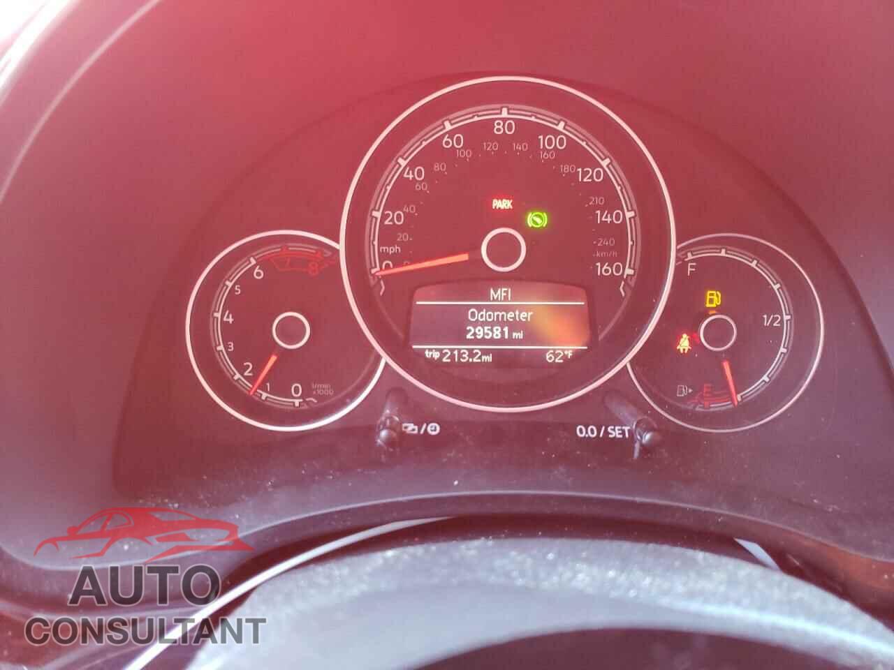 VOLKSWAGEN BEETLE 2017 - 3VWF17AT5HM631230