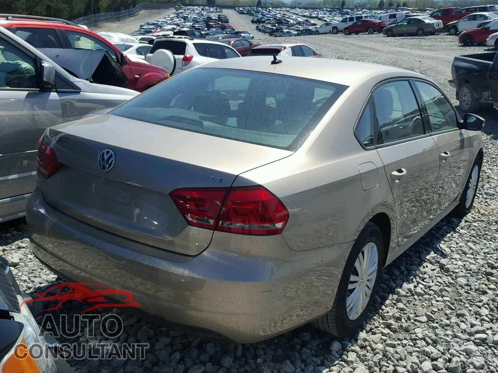 VOLKSWAGEN PASSAT 2015 - 1VWAT7A38FC038027
