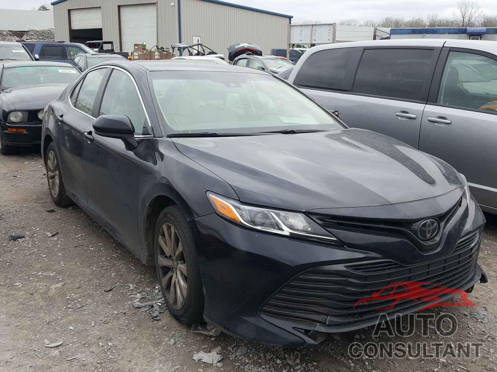 TOYOTA CAMRY 2018 - 4T1B11HK8JU088058