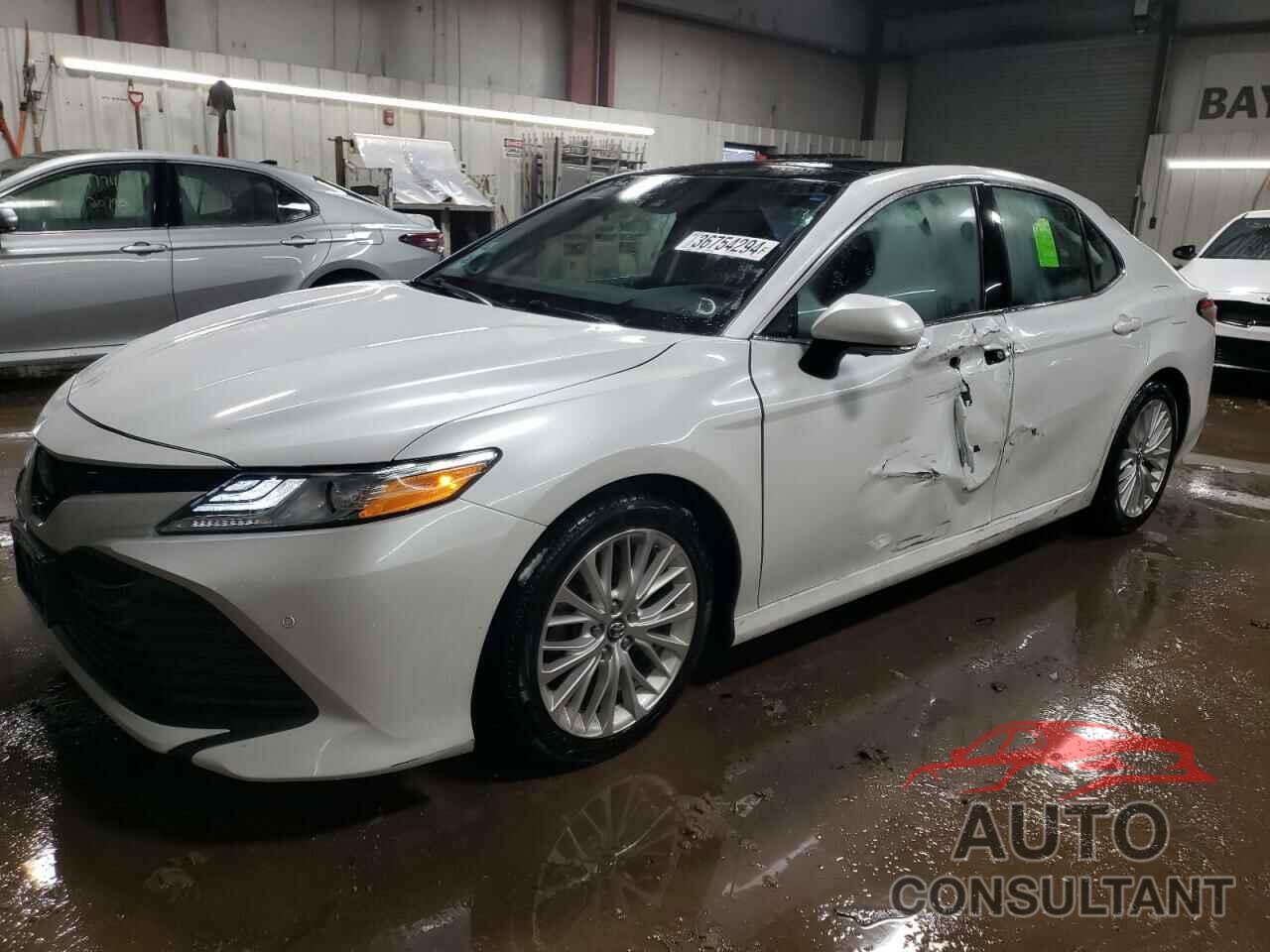 TOYOTA CAMRY 2018 - 4T1B11HK9JU061144
