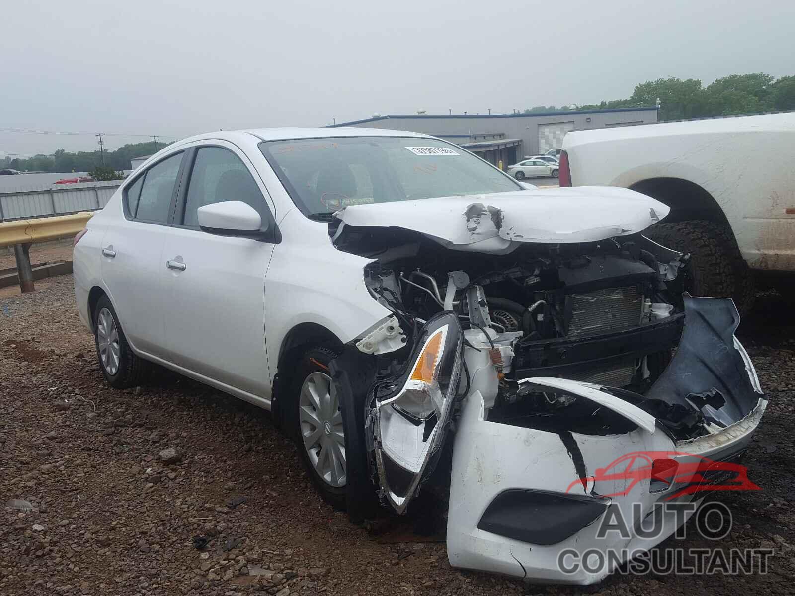 NISSAN VERSA 2018 - 3N1CN7AP8JK391947
